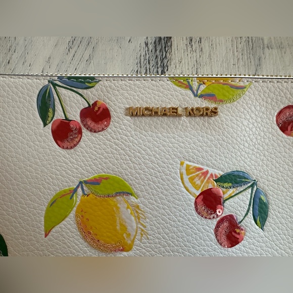 MICHAEL KORS JET SET TRAVEL XL CLUTCH WRISTLET FRUIT MELODY OPTIC WHITE MULTI - Picture 4 of 10